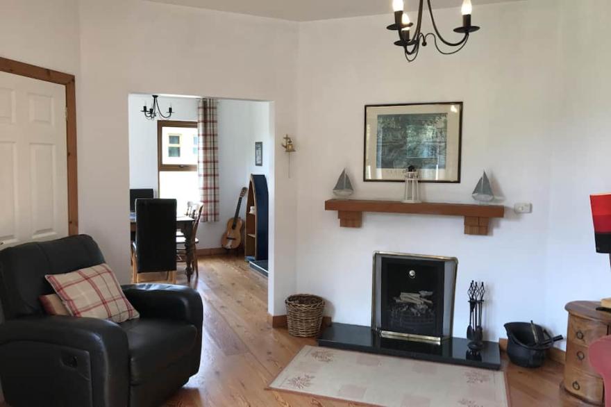 Lakeside Cottage In Kesh with panoramic views over Lough Erne,