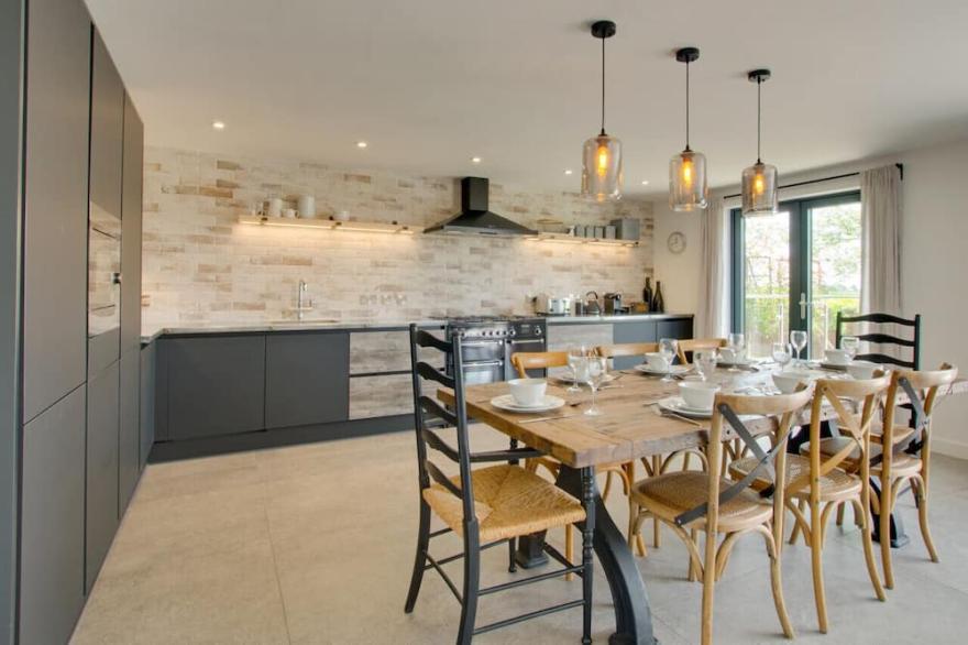 The Saltings - Four Bedroom House, Sleeps 8