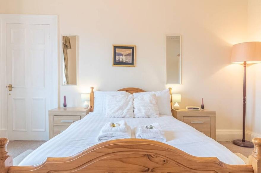 Pass the Keys | Spacious and Bright property, in Chic Morningside! Sleeps up to 6 guests
