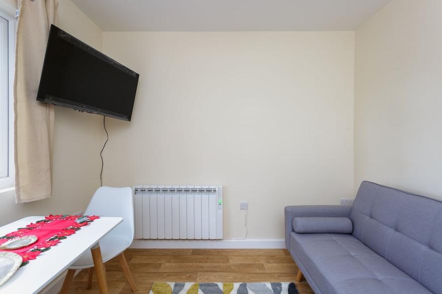 Flat 4 - Luxury Burgess Apartments
