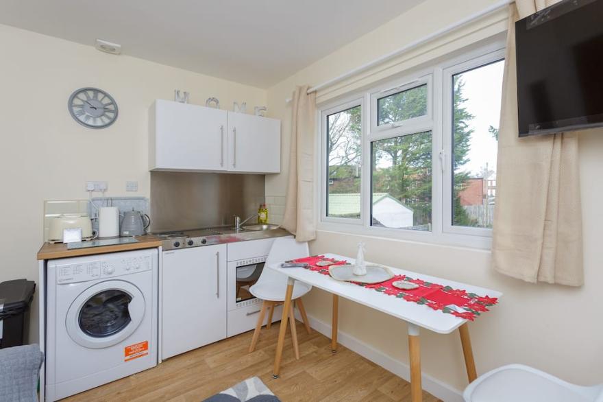 Flat 4 - Luxury Burgess Apartments