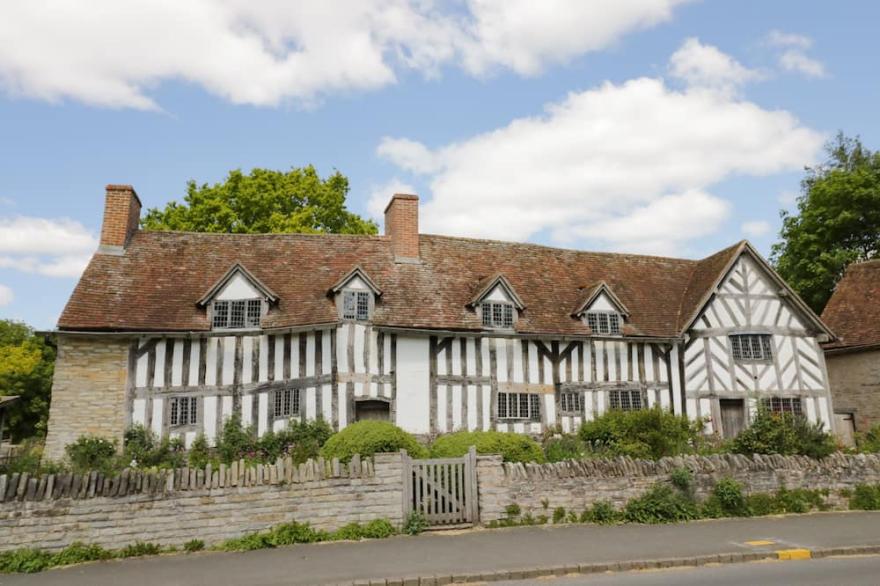 5 BULL STREET, pet friendly, with a garden in Stratford-Upon-Avon