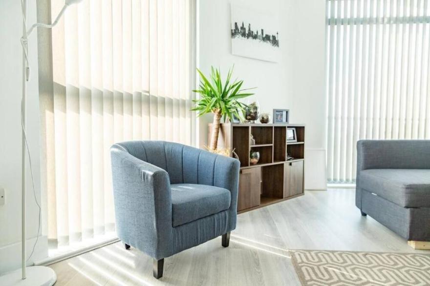 Serviced Apartment in Liverpool City Centre with Balcony & Parking