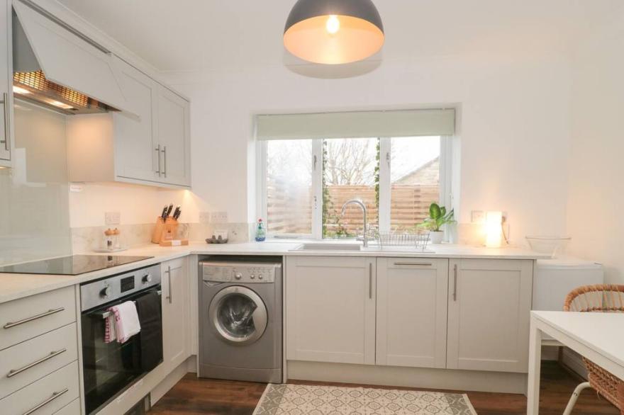 CASTLE VIEW ANNEX, pet friendly, with a garden in Corfe Castle