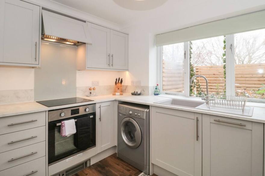 CASTLE VIEW ANNEX, pet friendly, with a garden in Corfe Castle