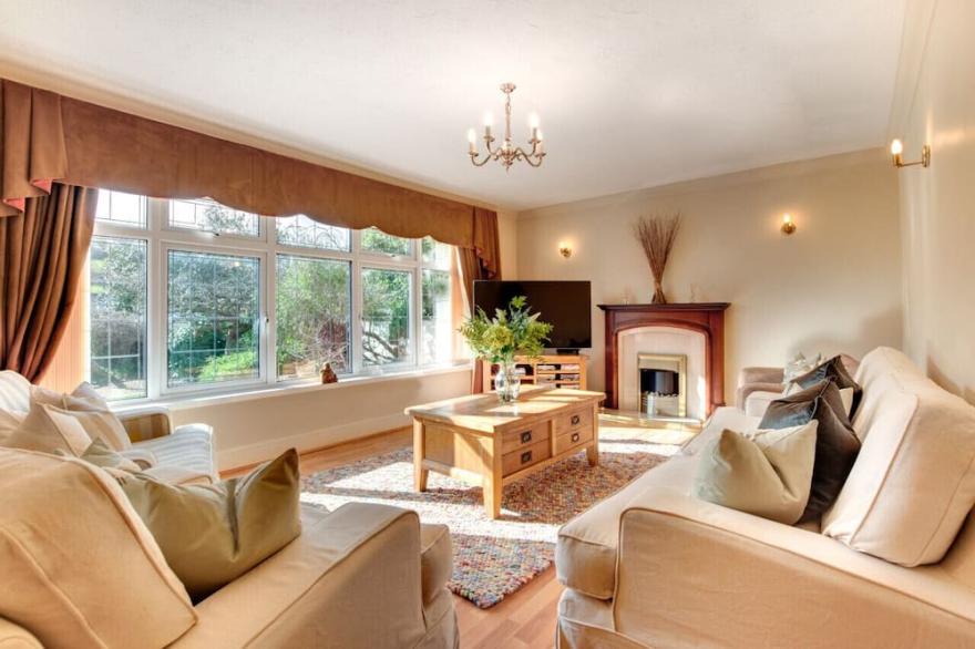 Windrush - Four Bedroom House, Sleeps 8