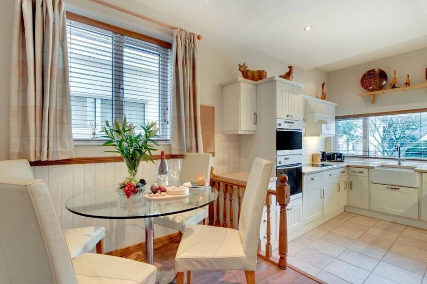 Windrush - Four Bedroom House, Sleeps 8