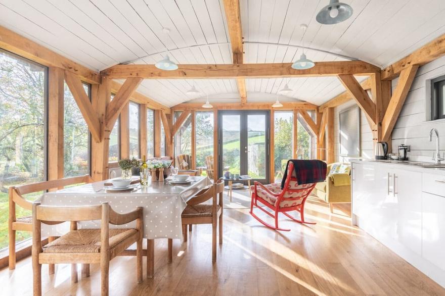 Carpenters Cabin, pet friendly 1 bedroom cabin surrounded by glorious countryside
