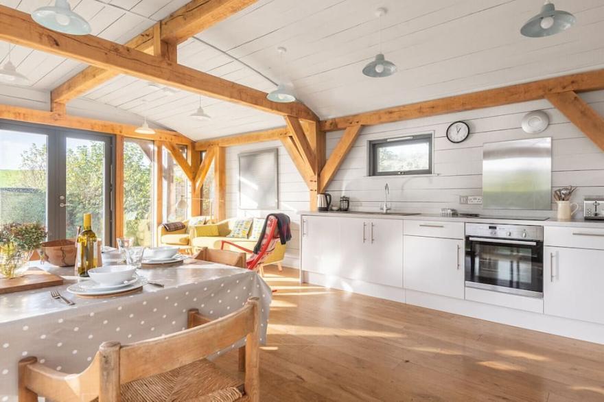 Carpenters Cabin, pet friendly 1 bedroom cabin surrounded by glorious countryside