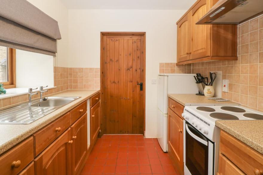 CLOVER PATCH COTTAGE, pet friendly, with a garden in Bromyard