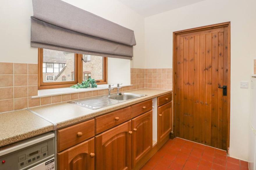 CLOVER PATCH COTTAGE, pet friendly, with a garden in Bromyard