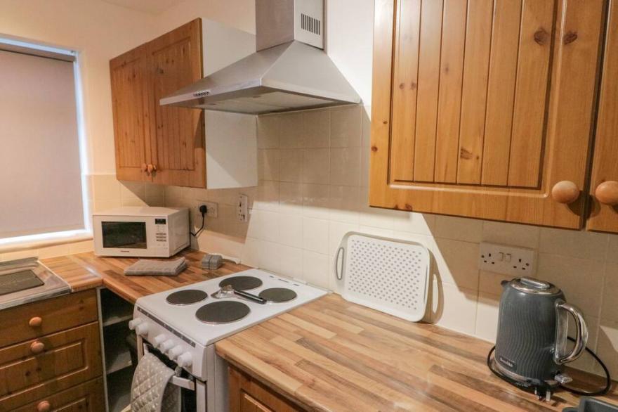 LLAMEDOS, pet friendly, character holiday cottage in Hunmanby