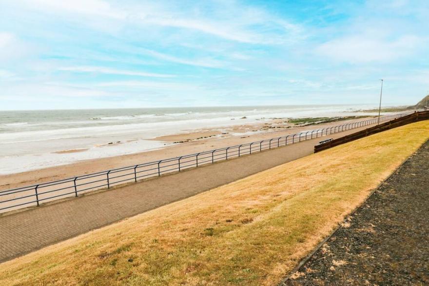 SEA SNUG, family friendly, character holiday cottage in Spittal