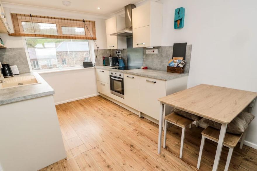 SEA SNUG, family friendly, character holiday cottage in Spittal