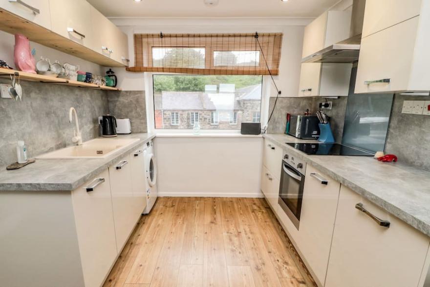 SEA SNUG, family friendly, character holiday cottage in Spittal