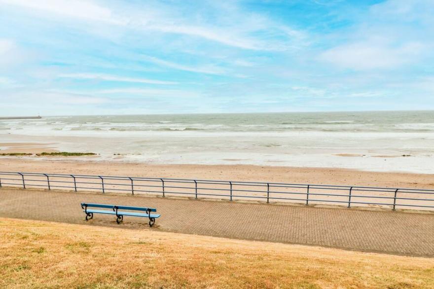 SEA SNUG, family friendly, character holiday cottage in Spittal