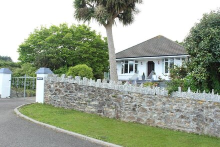 ROBIN HILL, pet friendly, character holiday cottage in St Austell