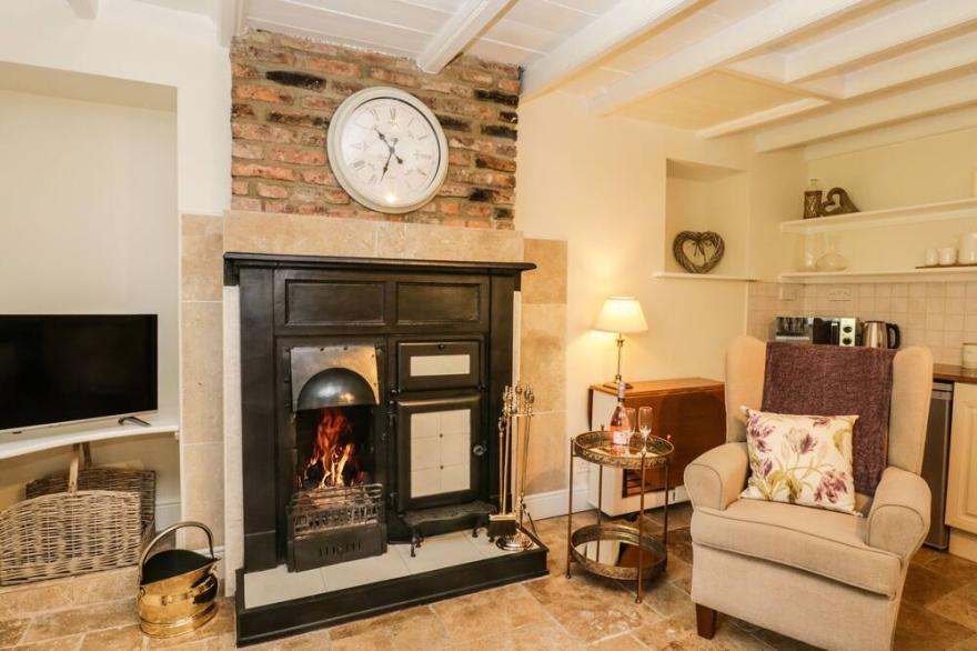 CHAPEL COTTAGE, pet friendly, with open fire in Saltburn-By-The-Sea