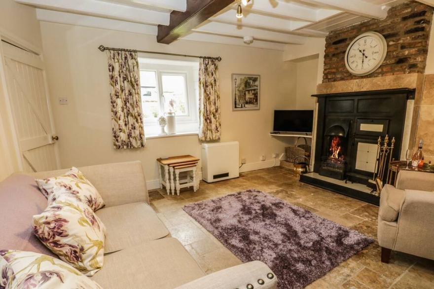 CHAPEL COTTAGE, pet friendly, with open fire in Saltburn-By-The-Sea
