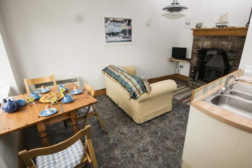 Shipwrights, Kingswear, 1 bedroom with parking provided