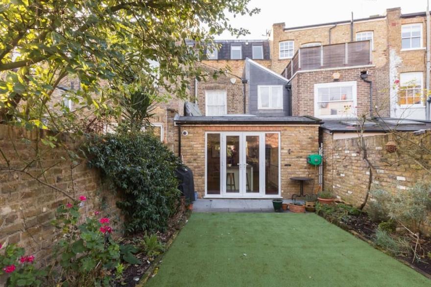 4-Bed House with a Garden, Fulham