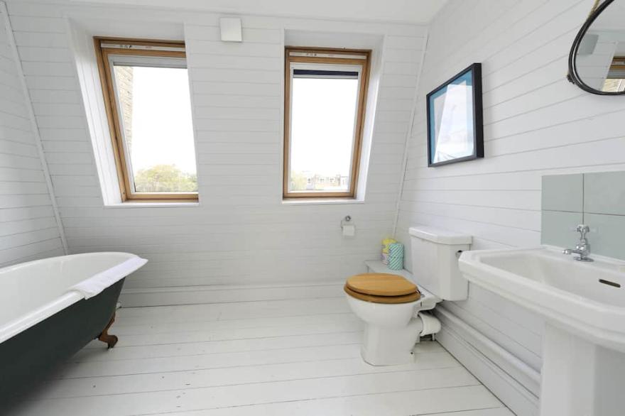 4-Bed House with a Garden, Fulham