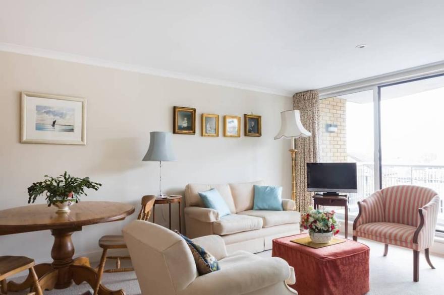 Cosy 1-bed Battersea Riverside Apartment