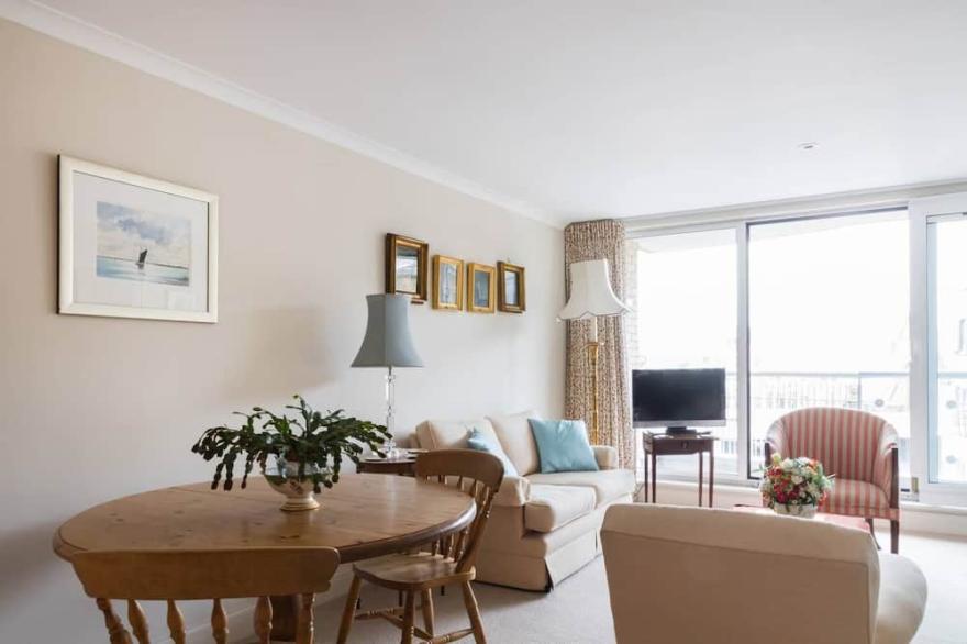 Cosy 1-bed Battersea Riverside Apartment