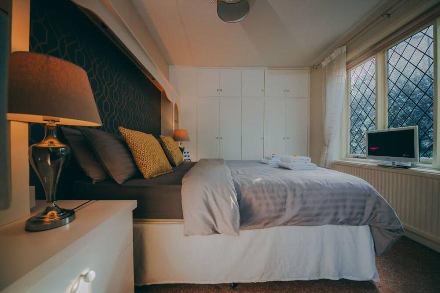 Entire home 5 bedroom (sleeps 10)