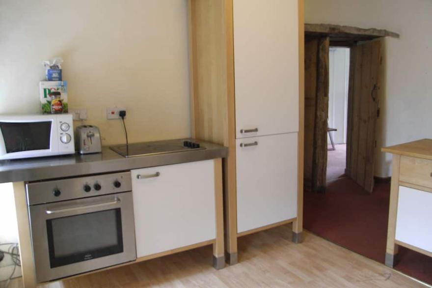 Spacious Peak District Apartment, Pets Welcome, Sleeps 2, Open Fire