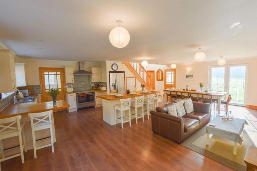 Feochan Bheag - sleeps 10 guests  in 5 bedrooms