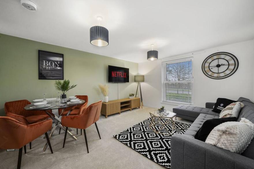 Beautiful Apartment - Close to City Centre -Free Parking, Wifi, SmartTV  by Yoko