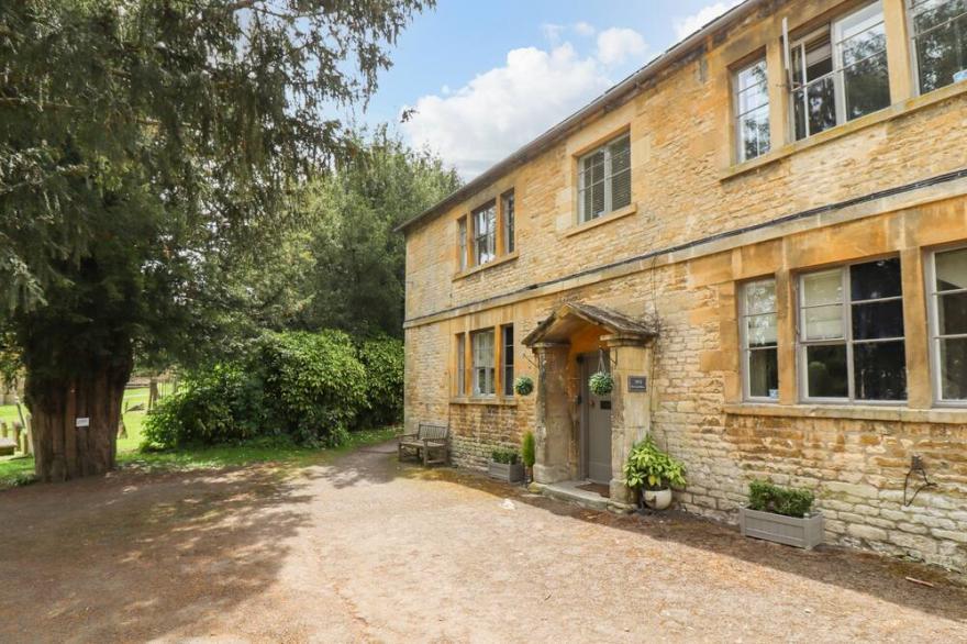 NO.3 THE OLD COACH HOUSE, family friendly in Blockley