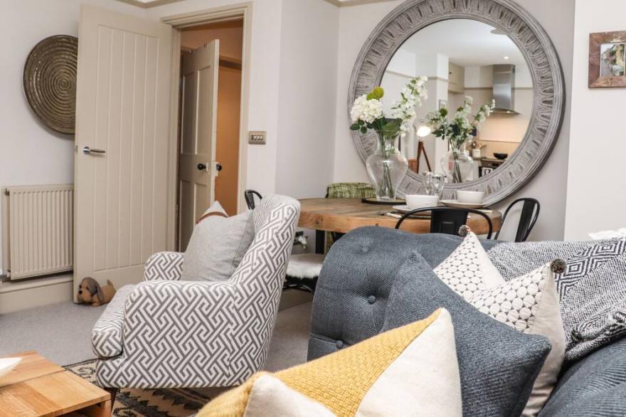 NO.3 THE OLD COACH HOUSE, family friendly in Blockley