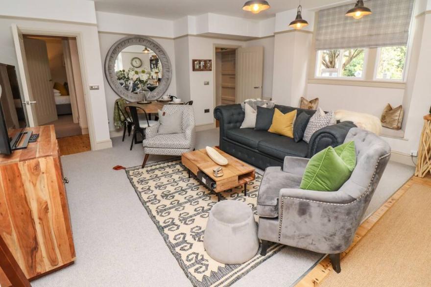 NO.3 THE OLD COACH HOUSE, family friendly in Blockley