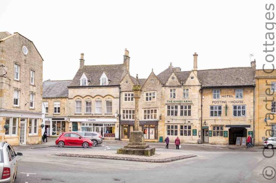 HOWMAN HOUSE, family friendly in Stow-On-The-Wold