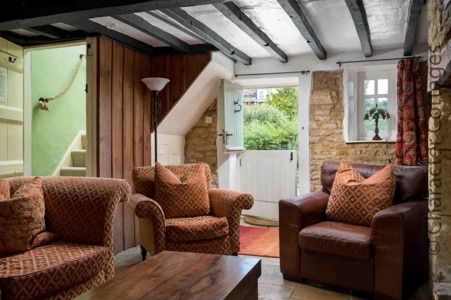 COURT HAYES, family friendly, character holiday cottage in Cheltenham