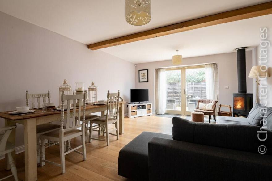CALLOW COTTAGE, family friendly in Bourton-On-The-Water