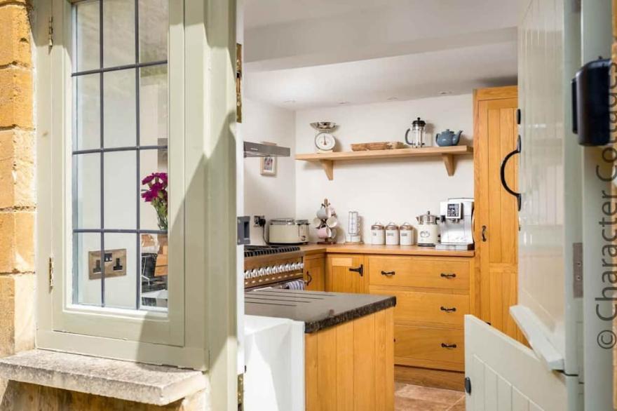 WYNCLIFFE, family friendly, with open fire in Chipping Campden