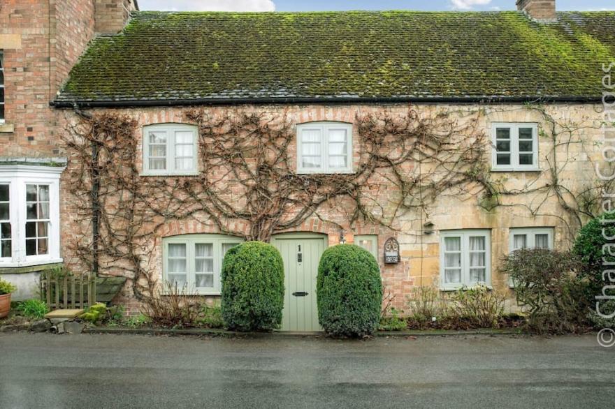 ONE CHURCH COTTAGE, family friendly in Moreton-In-Marsh