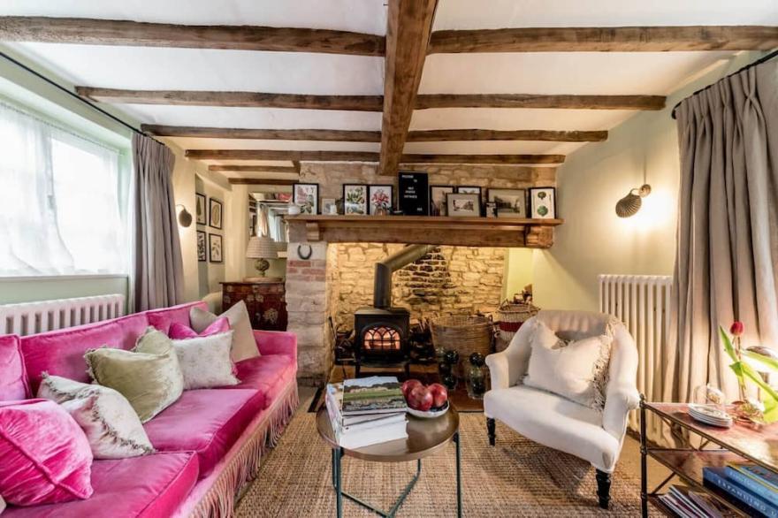 ONE CHURCH COTTAGE, family friendly in Moreton-In-Marsh