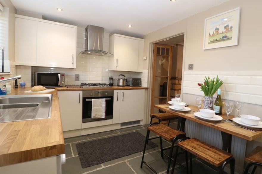 PARSLEY COTTAGE, family friendly, with a garden in Blockley