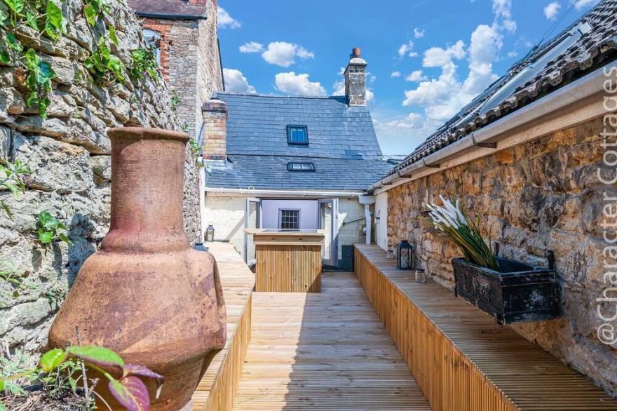 ELEPHANT COTTAGE, family friendly, with open fire in Tetbury