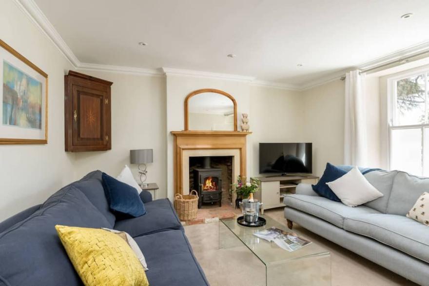 COPPERBEECH, family friendly, with open fire in Stow-On-The-Wold
