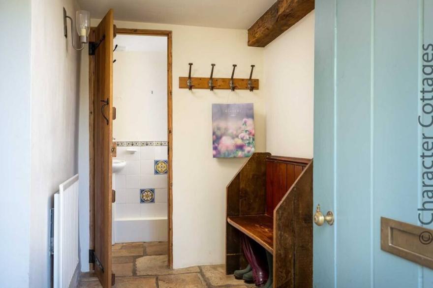 HOPE COTTAGE, family friendly, with open fire in Longborough