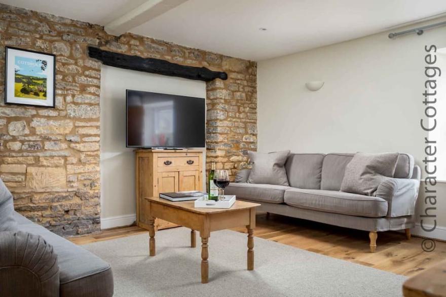 HIGH RIDGE, pet friendly, with open fire in Milton-Under-Wychwood