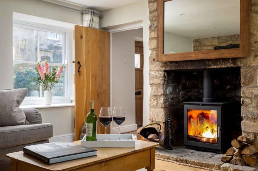 HIGH RIDGE, pet friendly, with open fire in Milton-Under-Wychwood