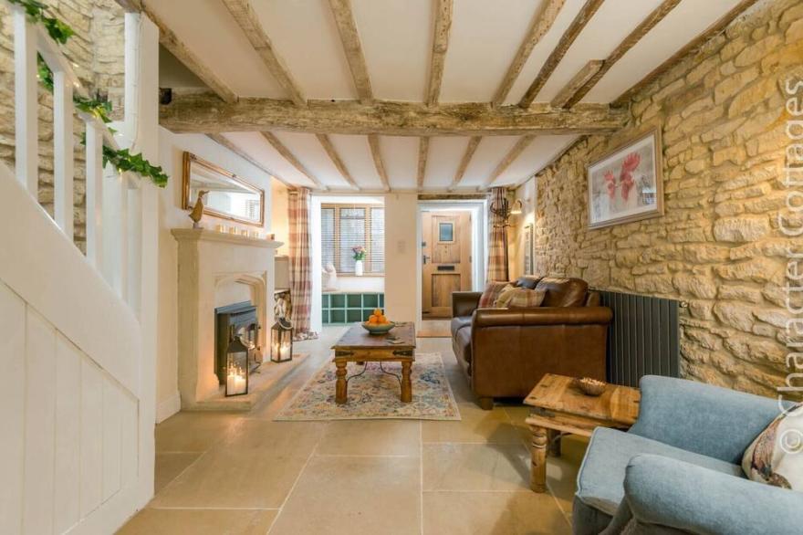 EASTNOR, pet friendly, character holiday cottage in Moreton-In-Marsh
