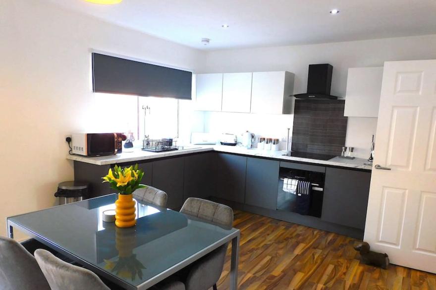 Newly refurbished 2 bedroom apartment close to station and local amenities