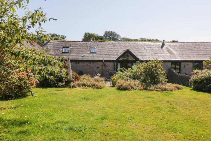 OHOPE BARN, pet friendly, country holiday cottage in Ringmore